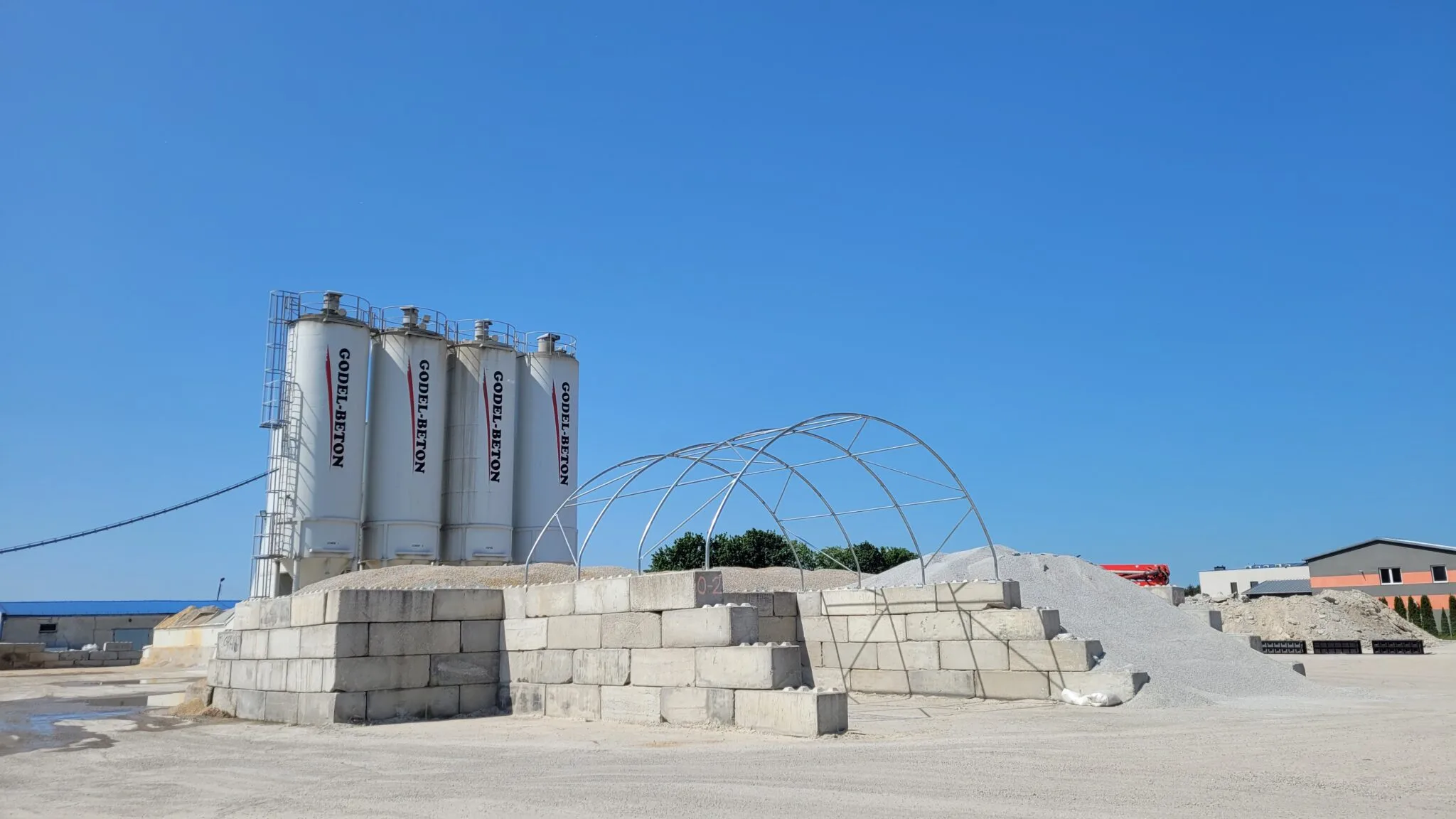 Zadaszenie kontenerowe na blokach betonowych