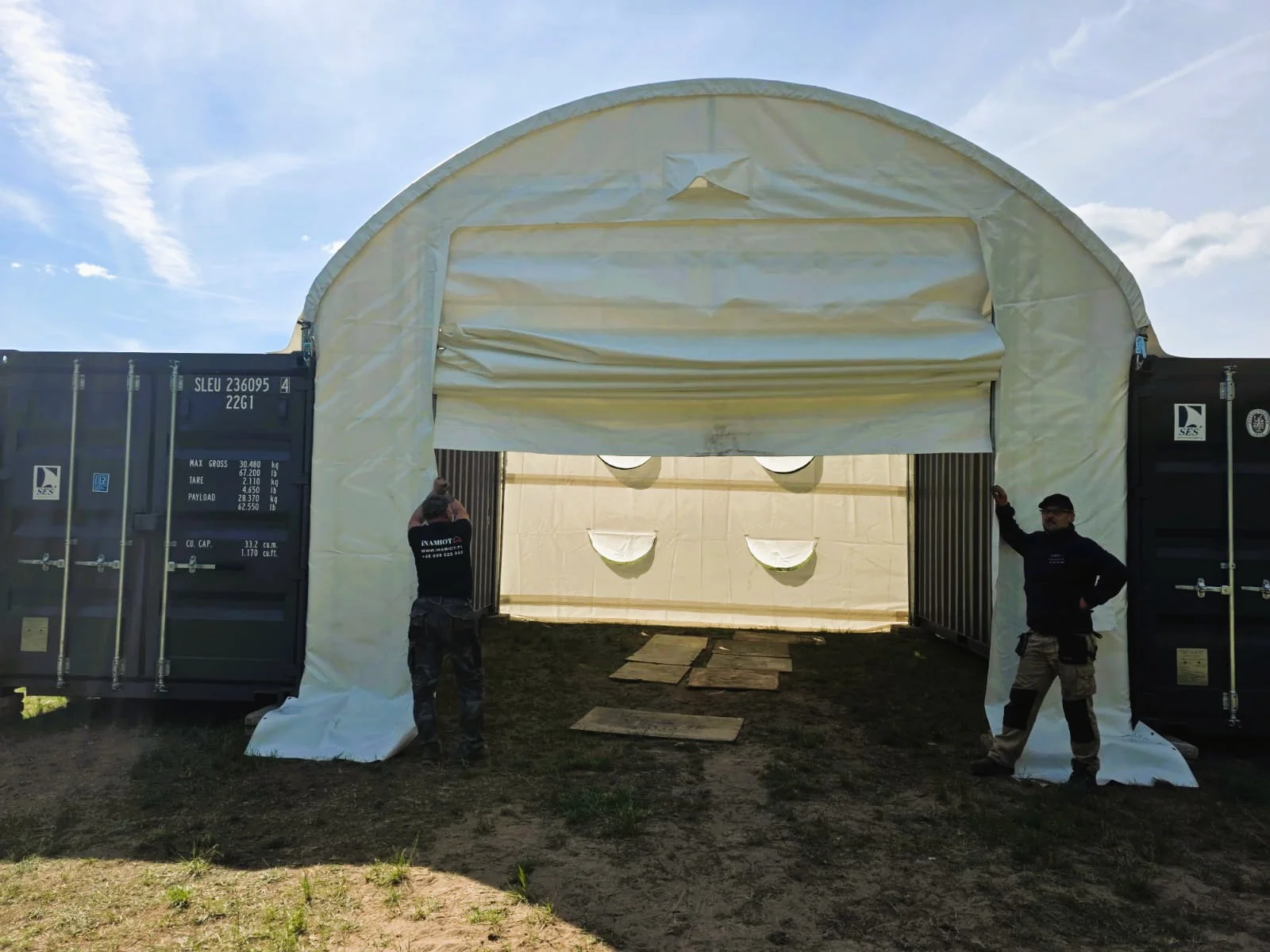 zadaszenie między kontenerami ze ścianami 6x6 m