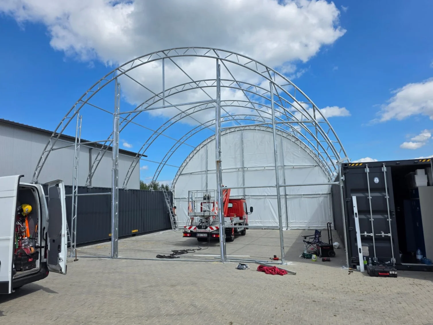 Zadaszenie kontenerowe na podwójnej ramie kratownicowej 12x12m