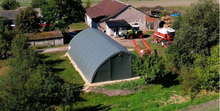 Landwirt baute seine eigene Lagerhalle für landwirtschaftliche Maschinen />
  </div>

                        