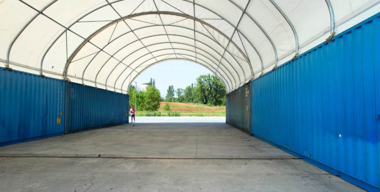 Jak zadaszenia kontenerowe sprawdzą się jako boksy do recyklingu?